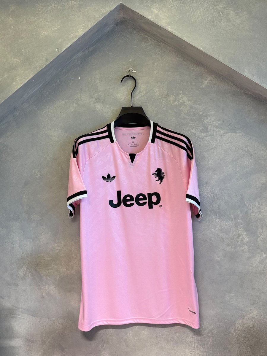 habeeb__100's tweet photo. Juventus home, away &amp; third kit 🛍️ 
.
🏷️ NGN 16,000
customization NGN 3,000
.
M - 2XL https://t.co/UV4OuNCK6F
