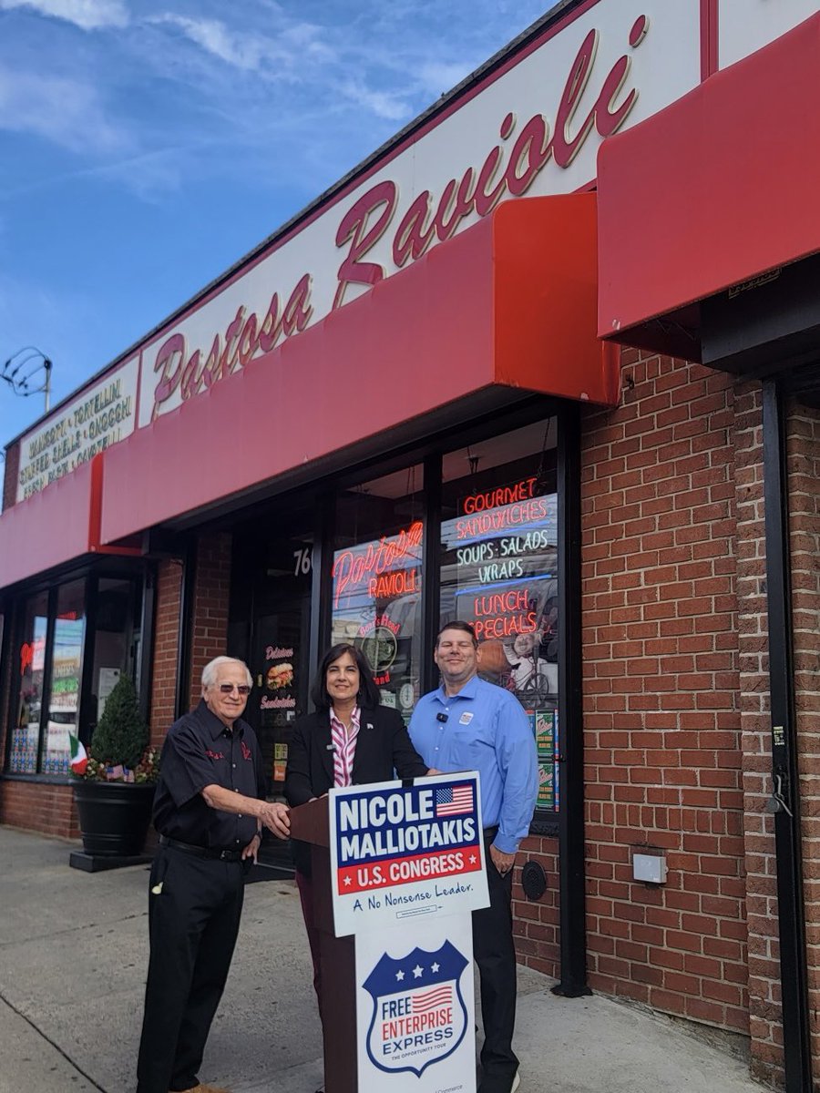 NMalliotakis's tweet photo. I’m proud to receive the endorsement of the @USChamber of Commerce for my work on lowering taxes, reducing regulation, delivering infrastructure funding and helping small businesses resolve issues with the IRS, Small Business Administration and other agencies. https://t.co/hVHaj2k37u