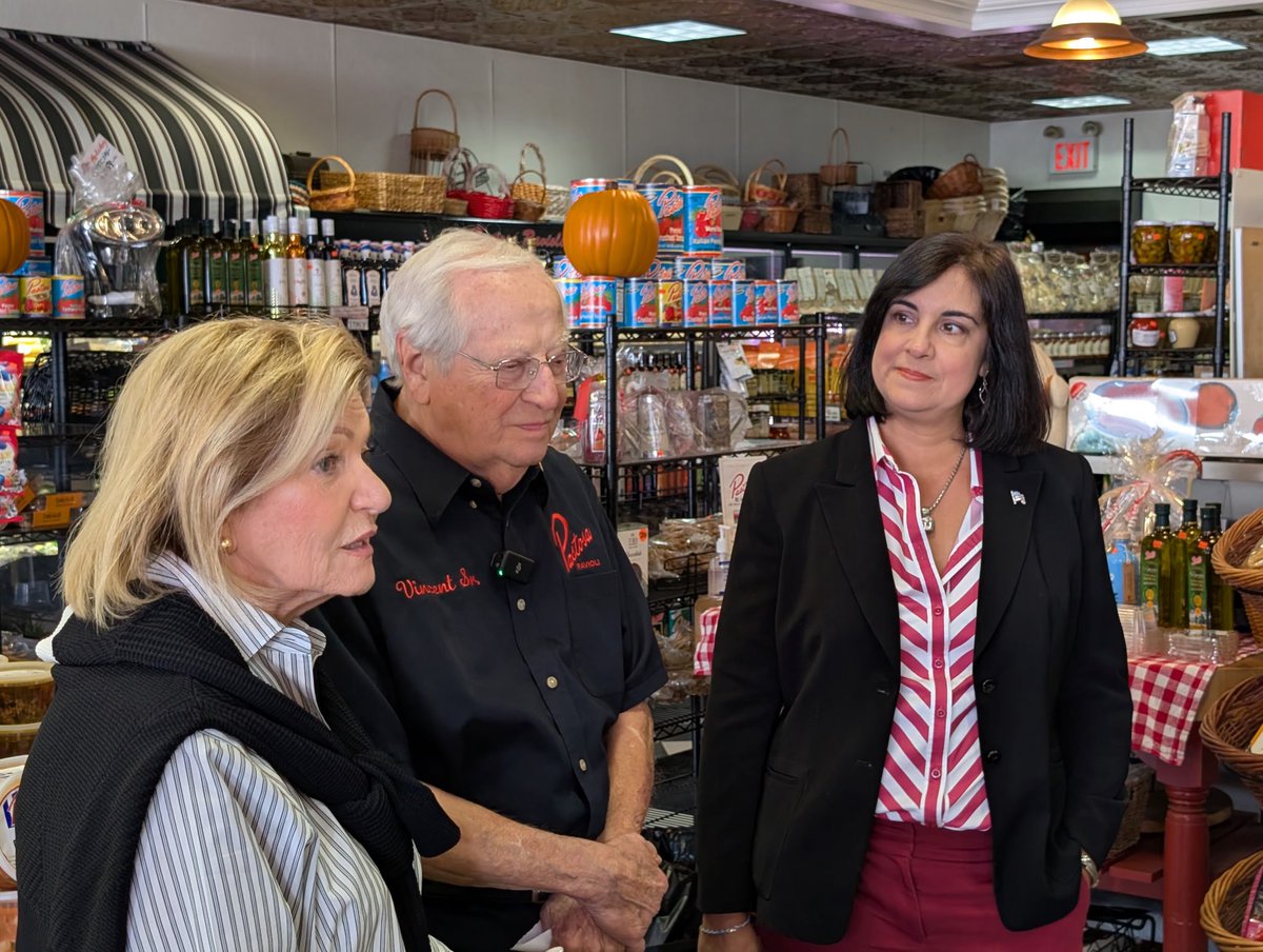 NMalliotakis's tweet photo. I’m proud to receive the endorsement of the @USChamber of Commerce for my work on lowering taxes, reducing regulation, delivering infrastructure funding and helping small businesses resolve issues with the IRS, Small Business Administration and other agencies. https://t.co/hVHaj2k37u