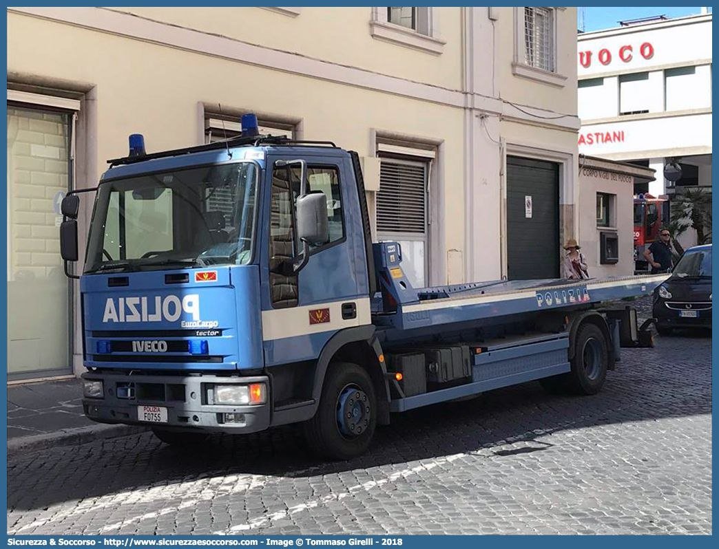 Labbufala's tweet photo. Mario Adinolfi tradotto dagli arresti domiciliari al carcere perché continuava a postare sui social. Nella foto il mezzo utilizzato per il trasferimento. https://t.co/wfckW2qGPc