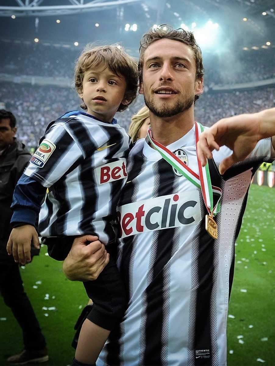 juvefcdotcom's tweet photo. Following in his father’s footsteps🤴🤍🖤#Juventus #Marchisio https://t.co/dhUW3cMLYP