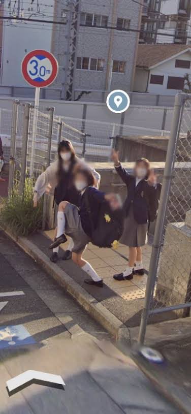 sugarcoat0's tweet photo. Velvet Phantomポーズじゃないけれど
 #にんぎょひめのうた
「王子様に出会う前のなかよし下校風景」

ストリートビューミームなのだけれど
ちょっと雑かったね

#ファントムシータ
#ふぁんとむ怪覧会 https://t.co/0xVH59jsKG