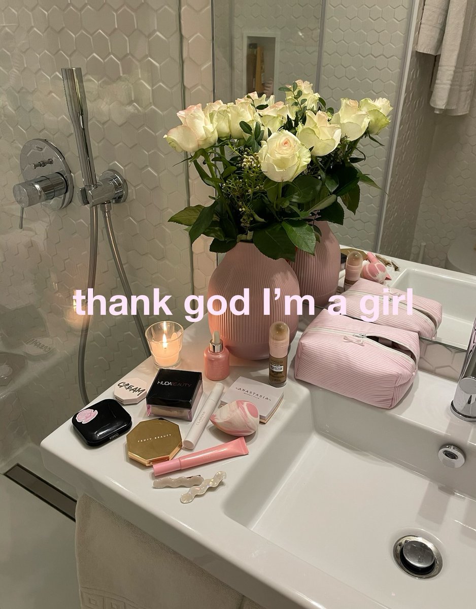 Jhowksual's tweet photo. thank god I’m a girl https://t.co/uCdRs0cGGJ