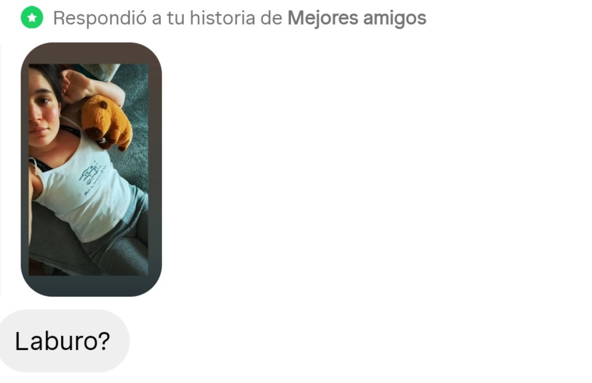 DeSantisJu's tweet photo. Tengo un amigo que cada vez que subo una historia beboteando antes de las 5 de la tarde me pregunta por el laburo https://t.co/Rt8q11gjhh