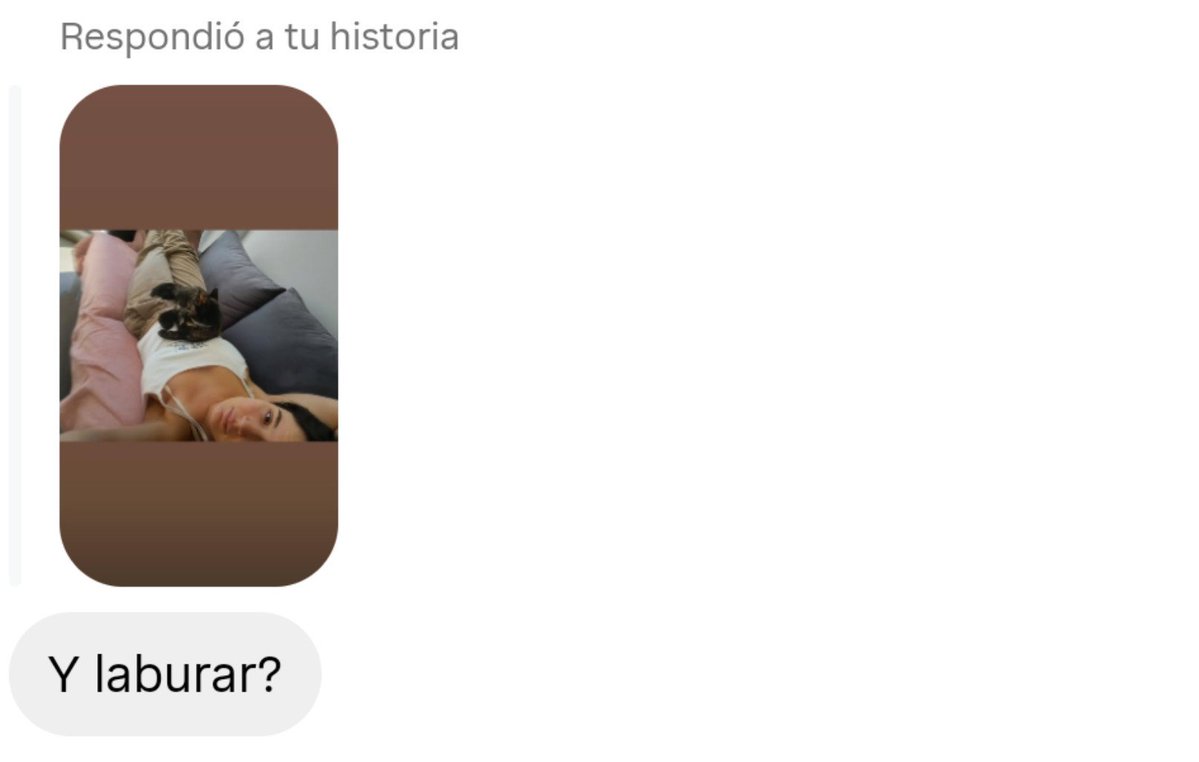 DeSantisJu's tweet photo. Tengo un amigo que cada vez que subo una historia beboteando antes de las 5 de la tarde me pregunta por el laburo https://t.co/Rt8q11gjhh