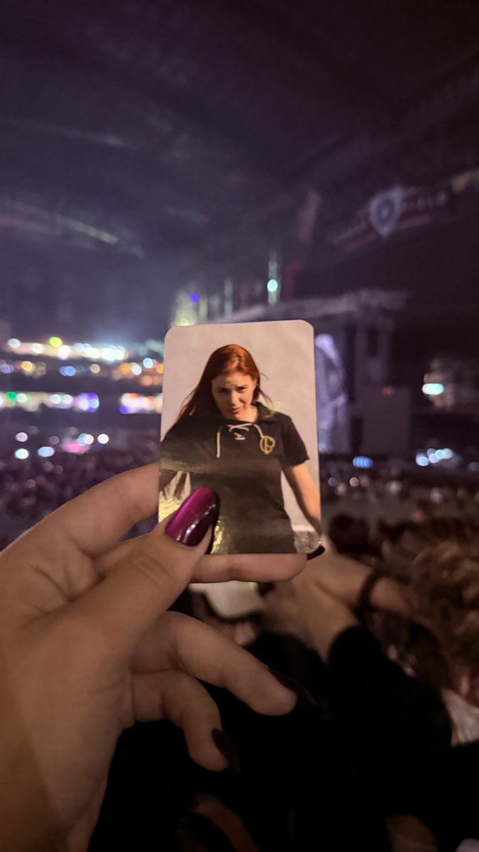 acervosuzane's tweet photo. me encanta ter condições de sempre poder levar a suzane viajar comigo mesmo que por um photocard https://t.co/WdHYQCO1bM