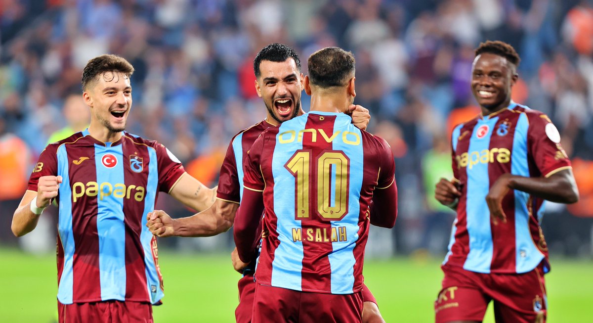 buzzspor's tweet photo. Uğur Karakullukçu: "Mohamed Salah, Hagi'den bu yana 'oğlum bu nasıl saçma bir tek top' diye şaşıracağım izlediğim en büyük oyuncu....Bana göre Salah öyle bir seviye ki Alex'i de Sneijder'i de cebinden çıkarır..." https://t.co/O7gJragokh
