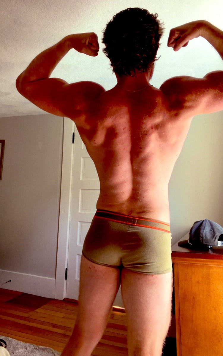 swellmacks's tweet photo. front or back? #biceptember 💪 https://t.co/3yW4isZf87