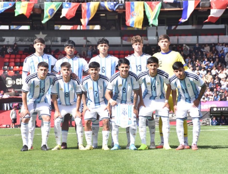 Siempreselecc's tweet photo. 🌟🇦🇷 La Selección Argentina Sub19 EMPATÓ 1-1 con Venezuela y clasificó a la segunda fase de los Juegos Suramericanos.

⚽️ Ramiro Tulián (Belgrano)

🔜 El miércoles enfrentarán a Chile 🇨🇱 por las semifinales del torneo. https://t.co/2Fc1PM3JJR