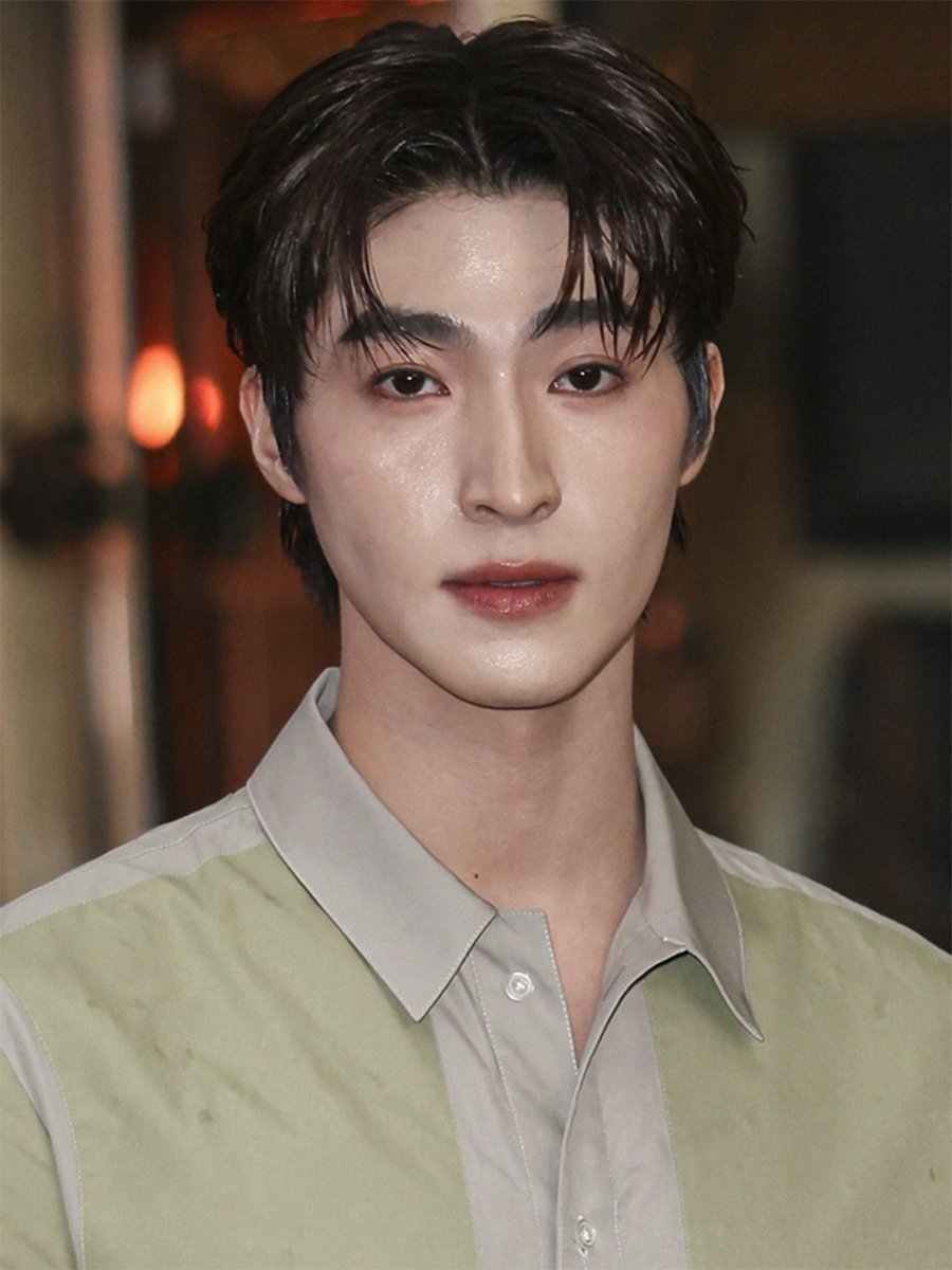 Taelio__'s tweet photo. Lisa's dating this Thai BL actor who wears more makeup than her, even puts on highlighter while playing basketball lol, and he's probably broke, so she ends up paying for him. That's why her fans are mad and spreading rumors to dodge the truth. I actually feel bad for them. https://t.co/7AyJIYNqWq