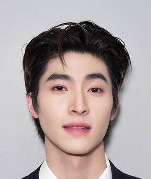 Taelio__'s tweet photo. Lisa's dating this Thai BL actor who wears more makeup than her, even puts on highlighter while playing basketball lol, and he's probably broke, so she ends up paying for him. That's why her fans are mad and spreading rumors to dodge the truth. I actually feel bad for them. https://t.co/7AyJIYNqWq