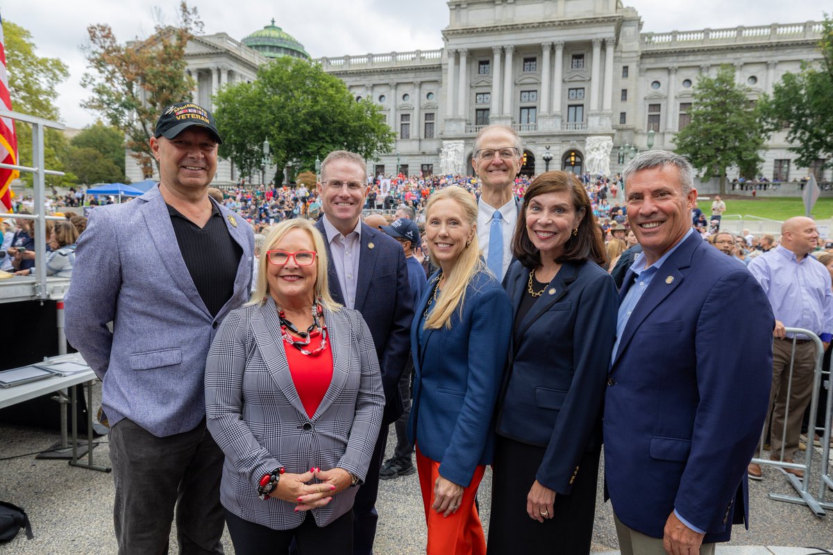 SenatorGebhard's tweet photo. Proud to join thousands of Pennsylvanians at the State Capitol for the #PAMarchforLife. 🙏It is always encouraging to see people of every age and from communities across our state come together to be a voice for the voiceless.

The right to life is a fundamental human right! https://t.co/kXwnlJaQBv