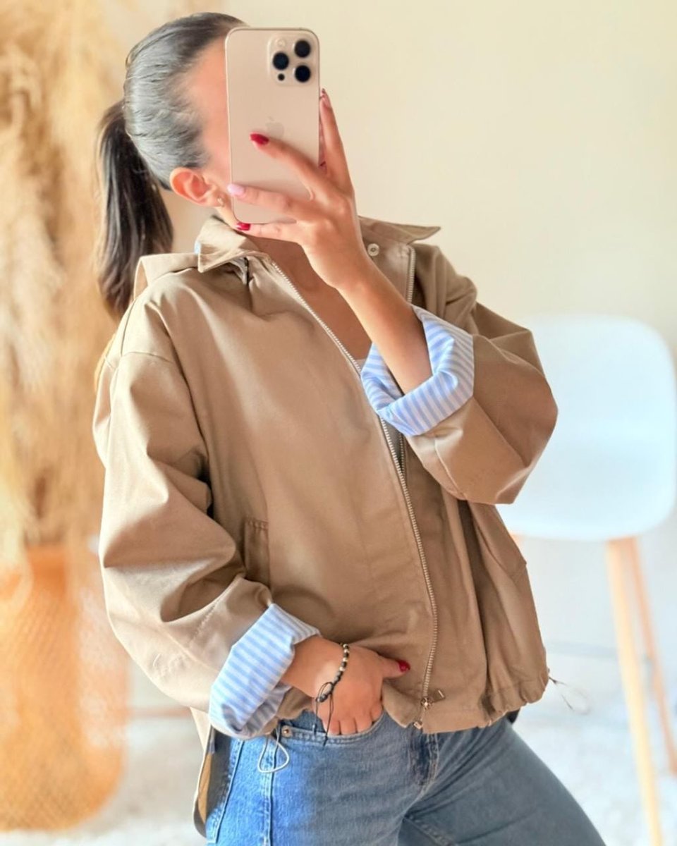 EusebioBeaorg's tweet photo. NEW WHOLESALE ARRIVAL! 📣

Stock your store with this oversized jacket featuring a front zipper, removable hood, adjustable drawstring waist, and striped inner lining on the cuffs and hood. 100% Colombian-made. 🇨🇴

Lightweight, modern, and https://t.co/PsNeHAZGaX