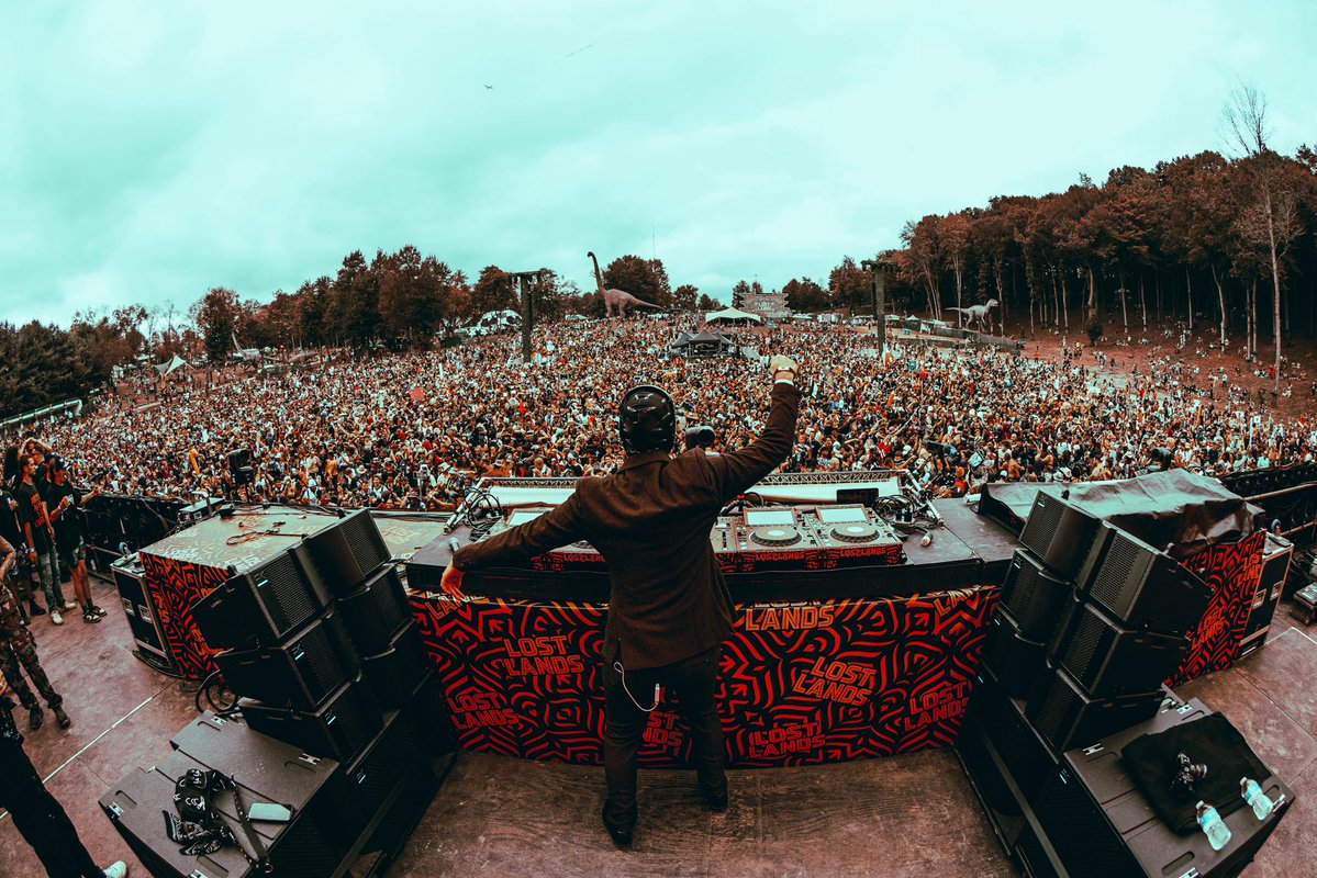 VKTMDUBZ's tweet photo. WE DID THIS AT 3:30PM 🖤 WTF MAN https://t.co/8AaqKhxI0U
