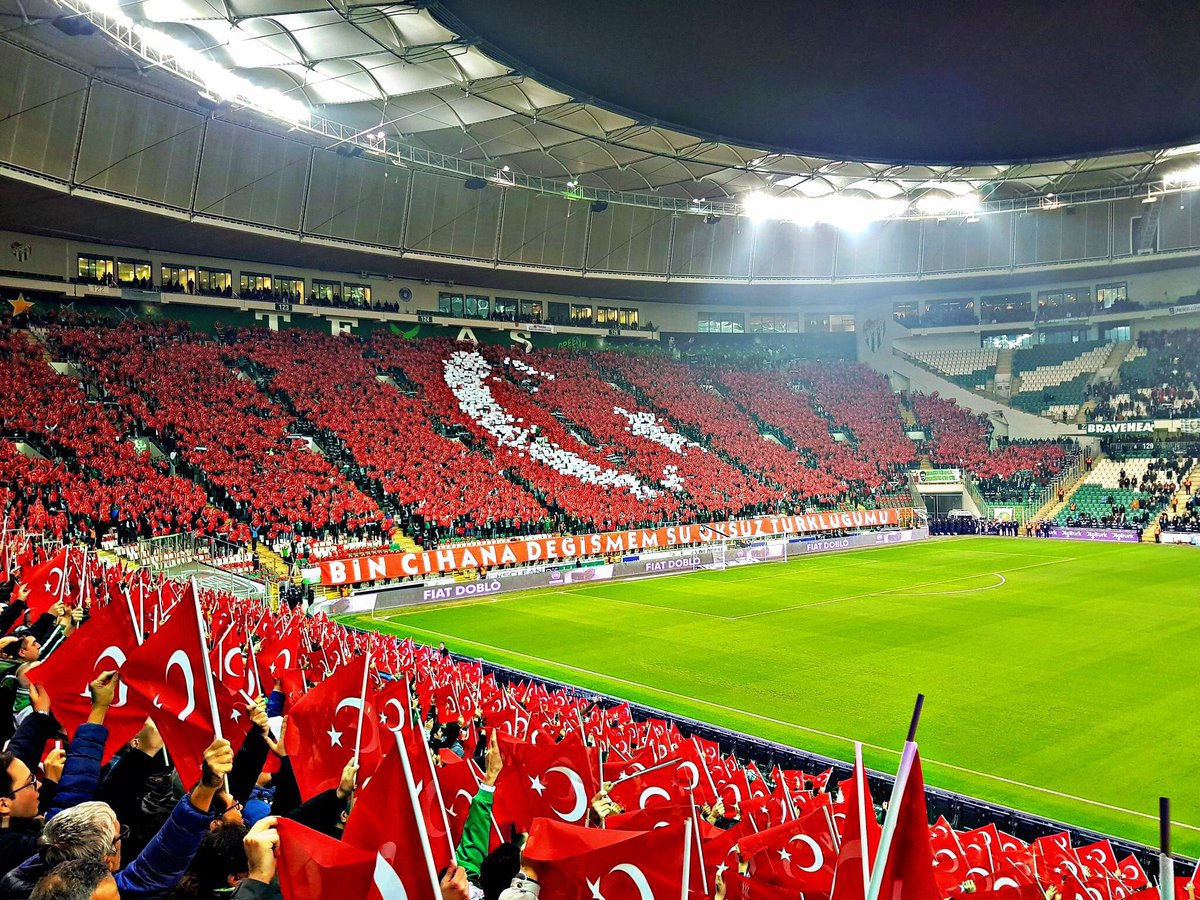 UltrasTurkish's tweet photo. Bursaspor yönetimi, ilk iç saha maçında Bursaspor tribünlerine 45.000 Türk bayrağı dağıtacak. 🐊🇹🇷 https://t.co/zbBJNzjjNb