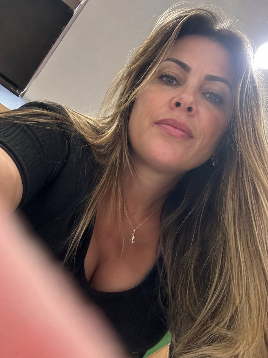 GivenLuciana's tweet photo. @Eu_simplesment Olha a minha haha https://t.co/YQt3jVhLXV