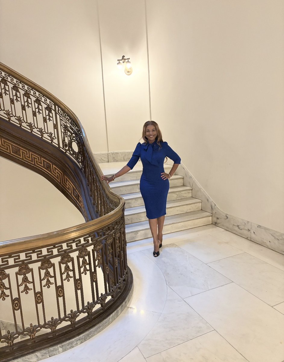 delgadocc's tweet photo. Congrats to DCC nursing student and NOLA native Ronulia Darensburg!💚
Ronulia was the only student invited to attend a congressional staff briefing in Washington, D.C. She spoke about the importance of the Pell Grant and the life-changing impact it has on students across the US. https://t.co/3sL9DcvYms