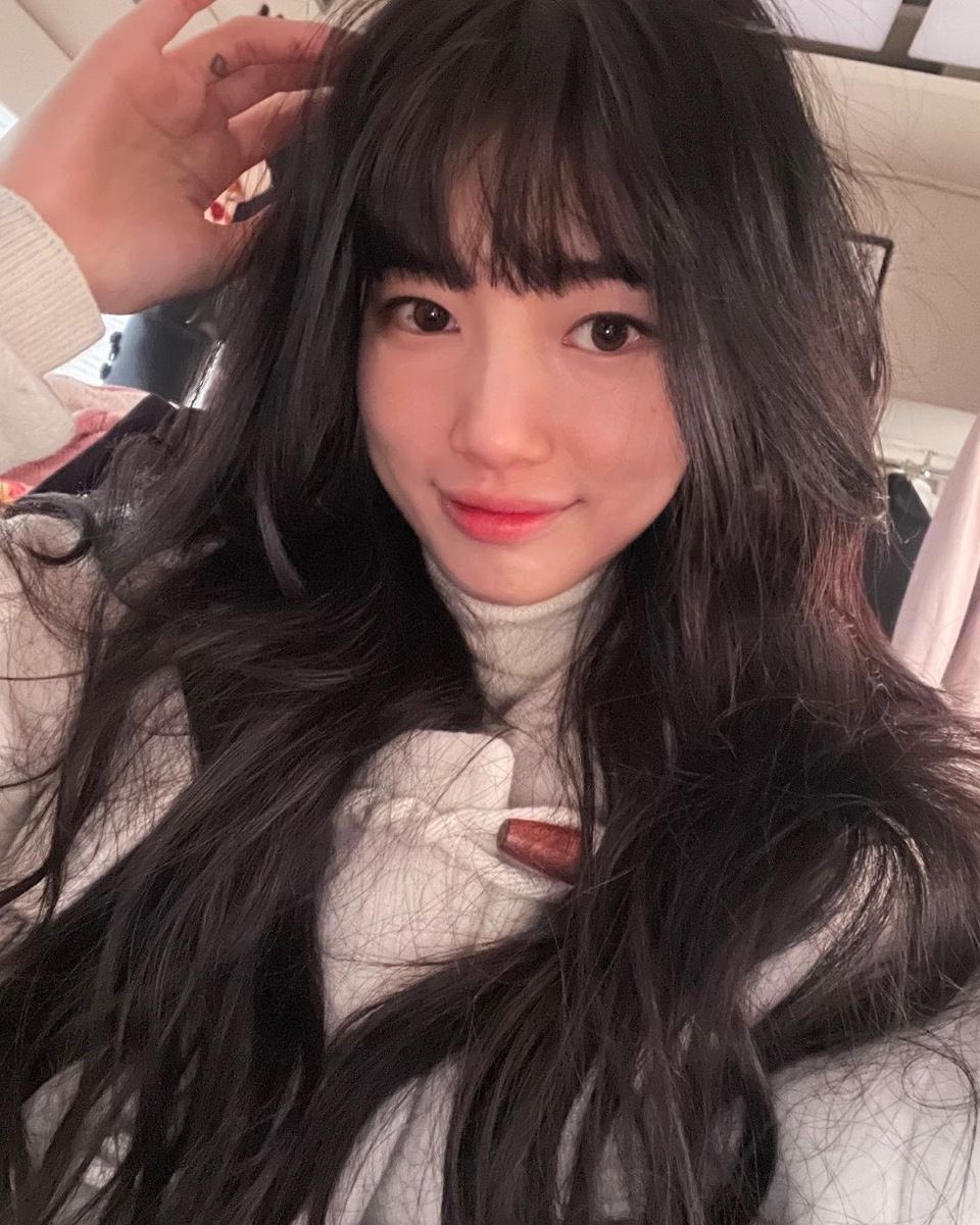 vqmpiet's tweet photo. CONHEÇA - ME 

⠀—⠀𝓝ome: Zaira Letícia Shin Marvolo 
⠀—⠀𝓐ltura: 1,67
⠀—⠀𝓘dade: 27y
⠀—⠀𝓢igno: peixes
   —   𝓔stado civil: solteira 
⠀—⠀𝓢exualidade: Pan
⠀—⠀𝓔stação favorita: outono 
⠀—⠀𝓒or favorita: vermelho vinho. . https://t.co/bwwyzNC39u
