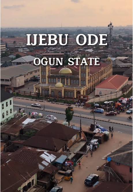YorubaHistory's tweet photo. The Assassination Attempt on the King of Ijebu-Ode: The 1934 Conspiracy

In Oct 1934, a royal assassination attempt shocked colonial Nigeria. The Awujale was shot in broad daylight in front of thousands.

It resulted in a massive, bewildering trial. 

Here’s the story. https://t.co/ms7u5J28iv