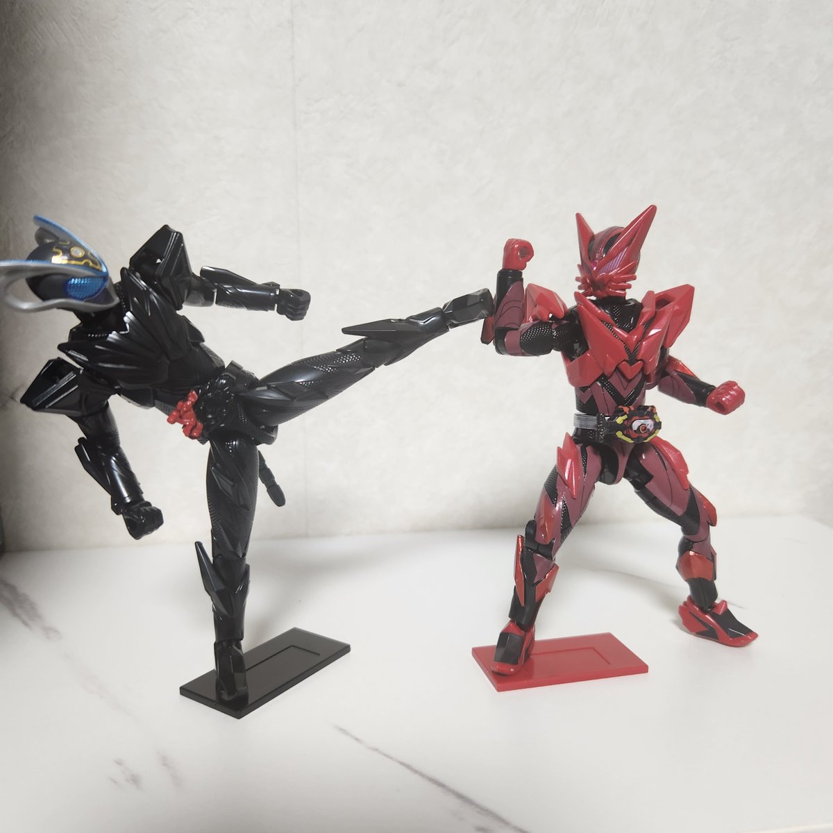 sodomanon's tweet photo. 今のところは椅子にふんぞり返らせるか徒手空拳で飾るのがいいかもしれない https://t.co/2irK58bjif