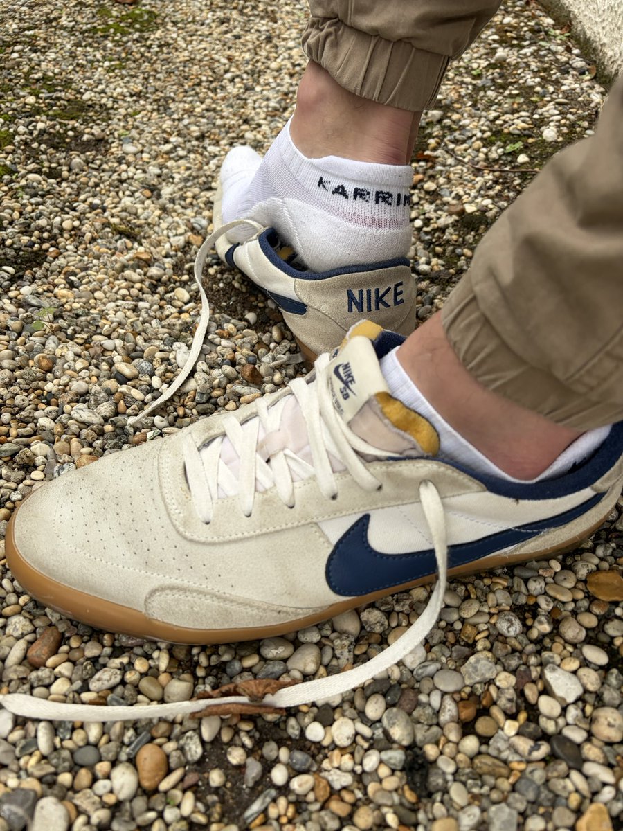 SniffTheGreat's tweet photo. Have a quick go on these runners. https://t.co/e4zbog13W6