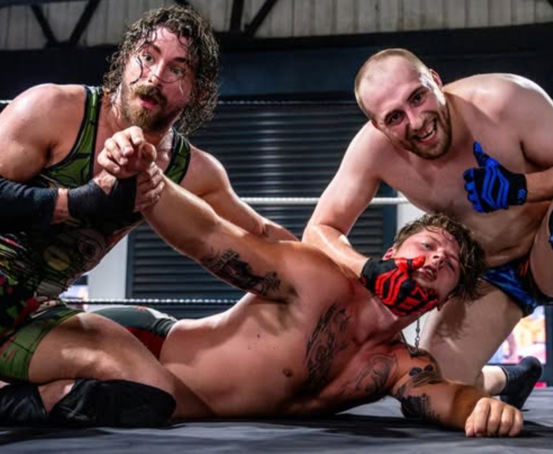 wresadam's tweet photo. Fucking love double teaming during a pro wrestling tag team match!!!
#prowrestling #gay #muscle #trunks #bulge #bulgemen #suffering #hot #wrestlers #prowrestlers #wrestling #studs #suffer #tagteam #tagmatch #doubleteam https://t.co/keD8eDc571