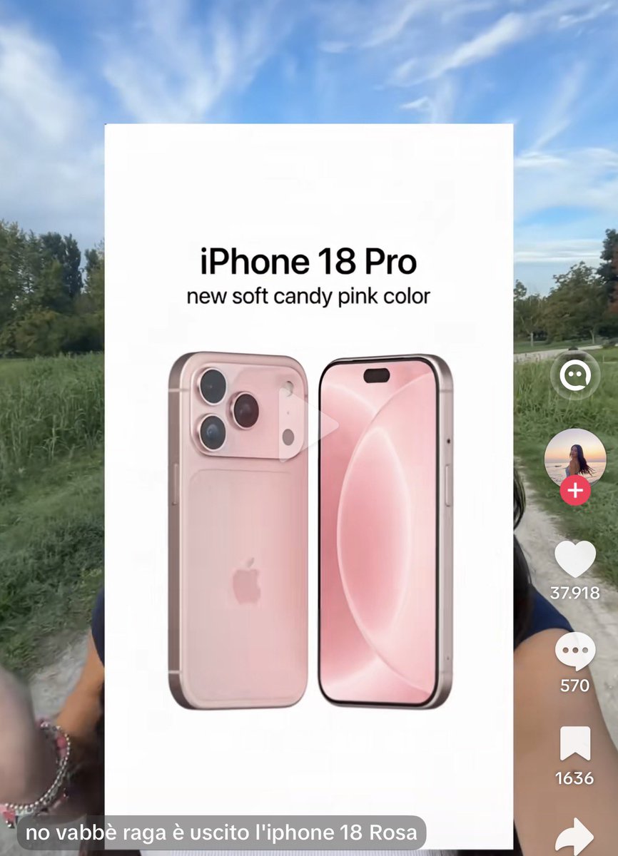 DenisGargano's tweet photo. Questa “creator” è andata fino all’Apple Store per vedere iPhone 18 Pro Rosa per poi scoprire che non esiste.

Ora: o sei così stupido da non metterci due neuroni e cercare sul sito Apple oppure lo hai fatto credere.

Intanto un video così stupido ha fatto quasi 40 mila like. Boh https://t.co/0RsedP7sV1
