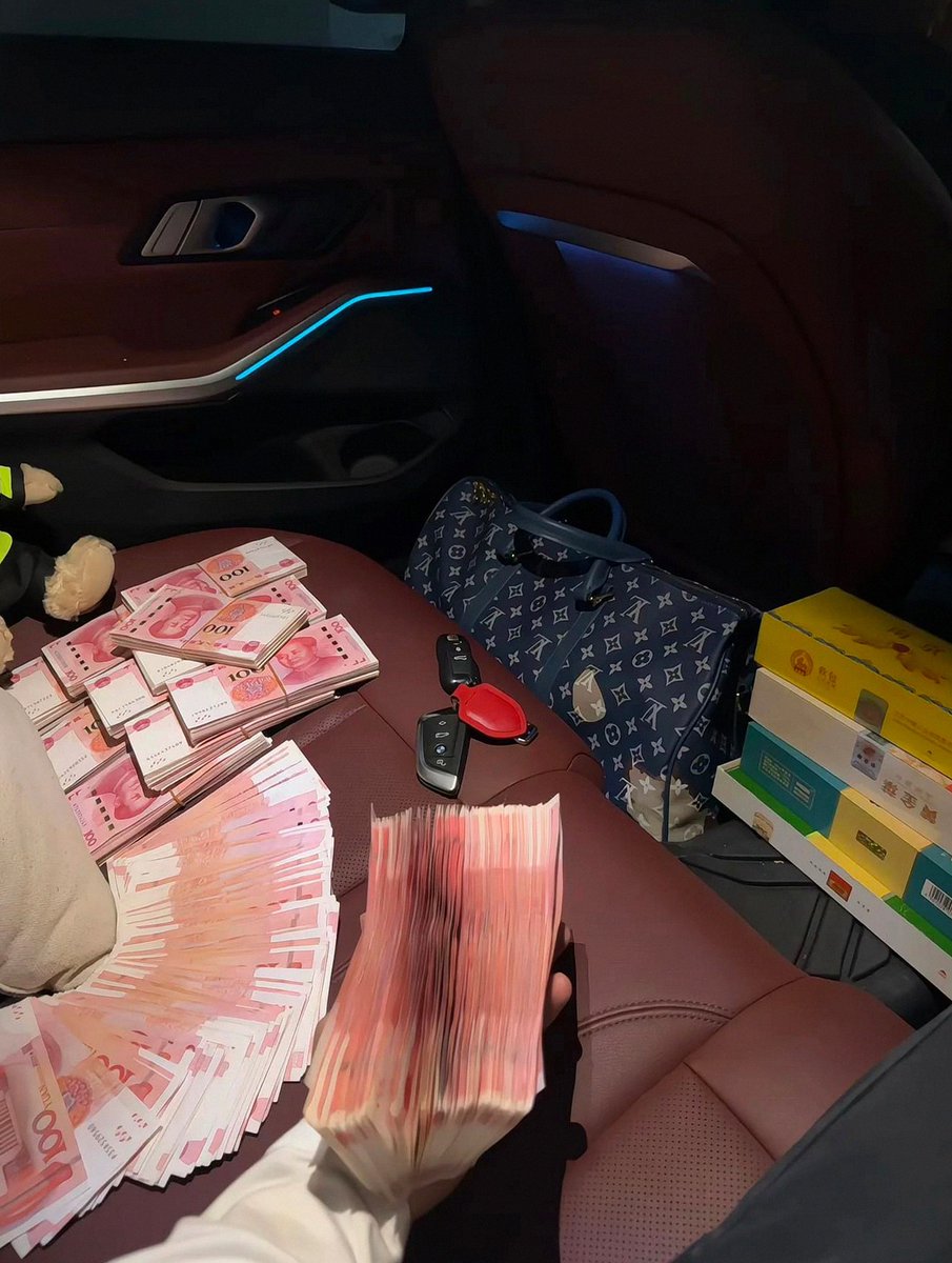 MabelRecarel's tweet photo. 🤠你缺的不是运气，是一张进偏门圈的入场券。
灰产话题之所以热，是因为普通人终于发现：正经路��卷，野路才有溢价。
当然，风险也更大，所以更要找靠谱团队，别一个人瞎冲。
副业不是兼职刷单那么简单，是换一种活法。
现在上车，比明年后悔强。😤
#黑灰产业 #PF #体育 #吃肉 #赚钱思维 #武汉 #搞钱 https://t.co/DqrnN9iXrm