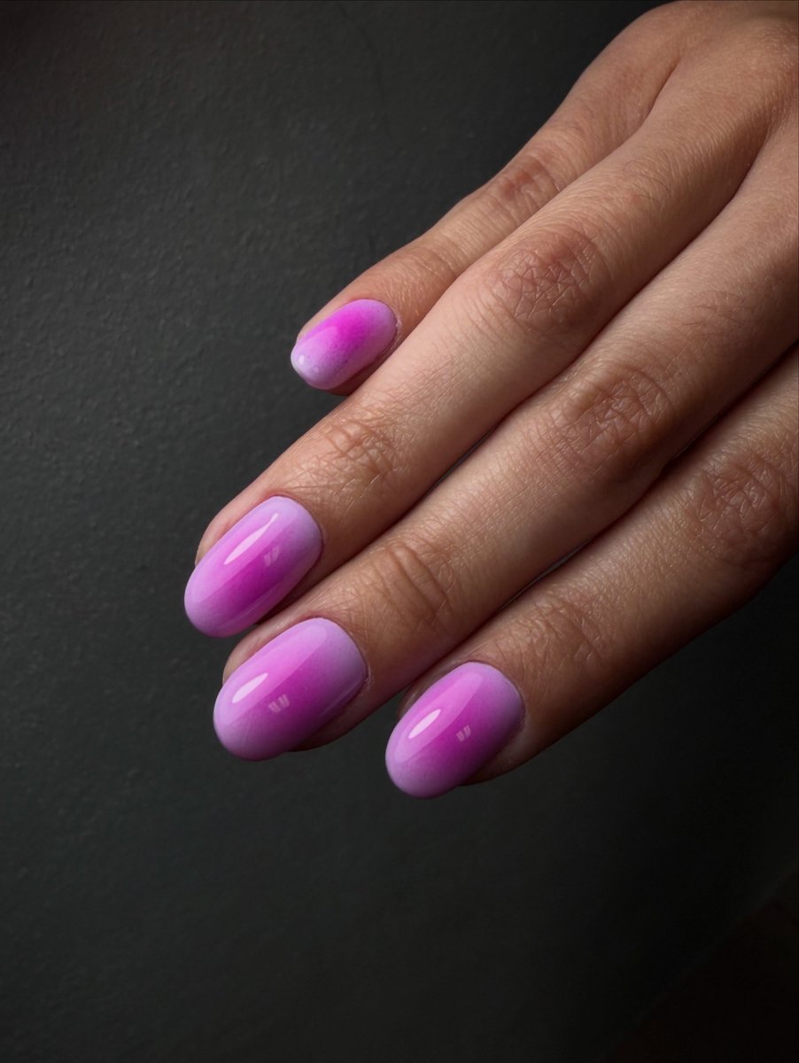 PiedadBrodbw's tweet photo. The nails every summer girlie needs. https://t.co/orM0Im32aM