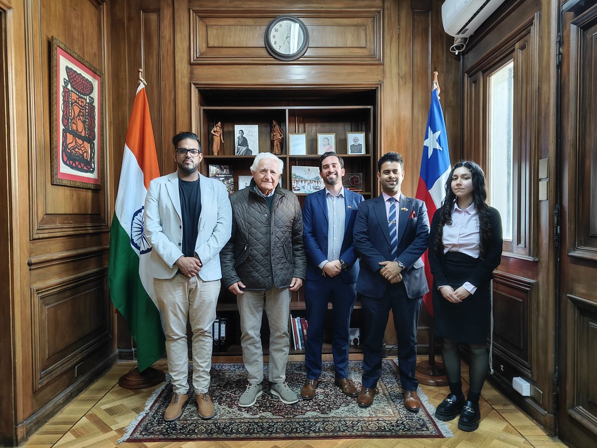 Indiainchile's tweet photo. On 21 September 2026, we had a fruitful meeting with stakeholders from the Chamber of Commerce Chile-India (CAMINDIA) to discuss opportunities to further strengthen India-Chile trade, investment, and business cooperation. 🇮🇳🤝🇨🇱

____________________________________

El 21 de septiembre de 2026, sostuvimos una fructífera reunión con representantes de la Cámara de Comercio Chile-India (CAMINDIA), en la que abordamos oportunidades para seguir fortaleciendo el comercio, la inversión y la cooperación empresarial entre India y Chile. 🇮🇳🤝🇨🇱

@airnewsalerts @DrSJaishankar @joseantoniokast @IndianDiplomacy @indiandiplomats,@MEAIndia @Minrel_Chile @mygovindia @narendramodi @PMOIndia @diaspora_india @PiyushGoyal @PiyushGoyalOffc @subrei_chile @DoC_GoI @PIB_India @camindiachile