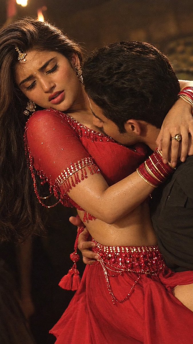 Batmankotham's tweet photo. Sreeleela - Viral Vayyari 4K UHD STILLS 
#sreeleela https://t.co/9imV79MnOB