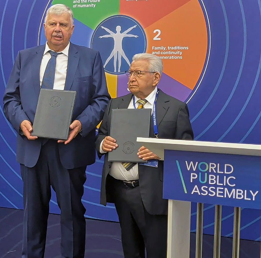 OdracirMM09's tweet photo. Los pueblos del mundo deben tomar el poder y crear una sociedad mejor: Aquiles Córdova, en la Asamblea Pública Mundial, en Rusia https://t.co/nV06iFQ8pK