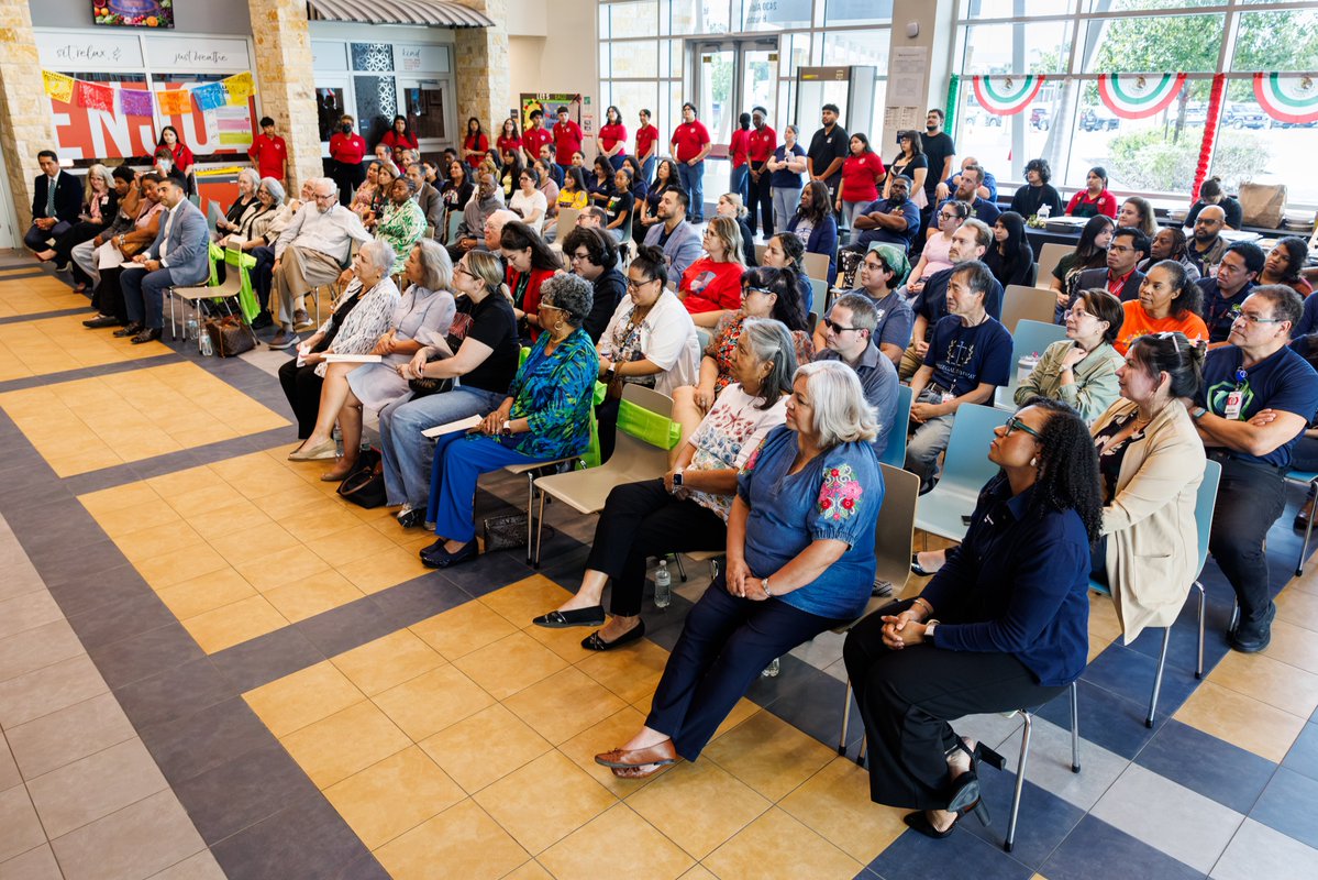 AldineISD's tweet photo. Students honored Rose M. Avalos at an evening celebrating her decades of service to Aldine ISD. 🌹 Her legacy continues at the P-TECH school bearing her name. https://t.co/poYiY4TaZB #ChooseAldine
—
Estudiantes rindieron homenaje a Rose M. Avalos en una velada que celebró sus décadas de servicio a Aldine ISD. 🌹 Su legado continúa en la escuela P-TECH que lleva su nombre.
https://t.co/poYiY4TaZB #EligeAldine