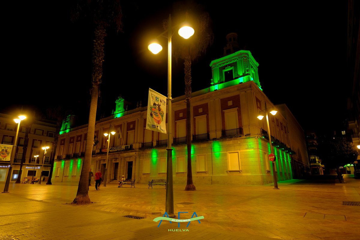 AFAHuelva's tweet photo. El @AytoHuelva y la @DipuHU han querido significar la importancia del apoyo al #DiaMundialdelAlzheimer iluminando de verde la fachada del Ayuntamiento, el Muelle del Tinto y la fachada de Diputación
💚 Agradecidas por su apoyo y dar visibilidad 💚
#AFAH #Alzheimer #diaadia https://t.co/RPzDD2JIDI