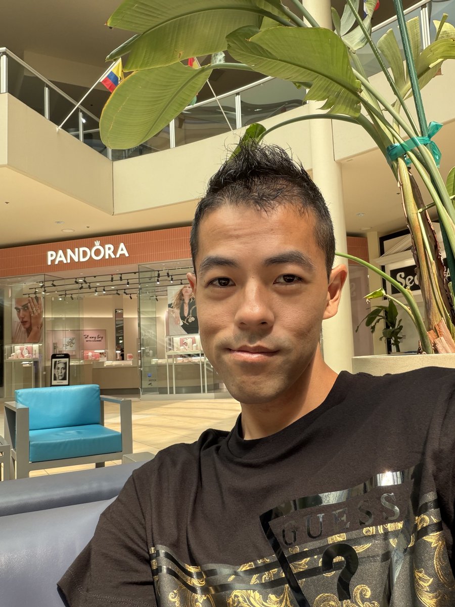 todd2k2's tweet photo. #selfietime #themall #fashion #single #boys #asianboy #modeling #adorable #stillsingle https://t.co/bGZHOIFygD