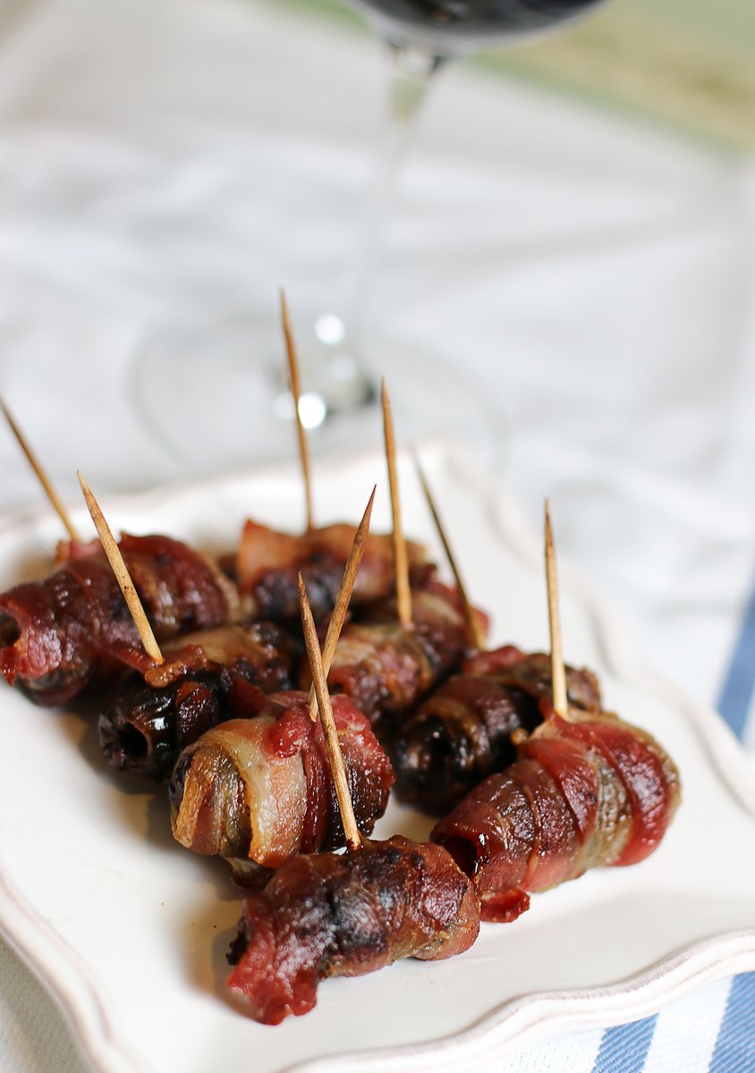 AnnaVocino's tweet photo. Controversial opinion? Wrap everything in bacon for a mind-blowing appetizer! Try Bacon-Wrapped Dates from #EatHappy 🥓🤯 #lowcarb https://t.co/rXVWPPnhOx https://t.co/By7P9VPA3G