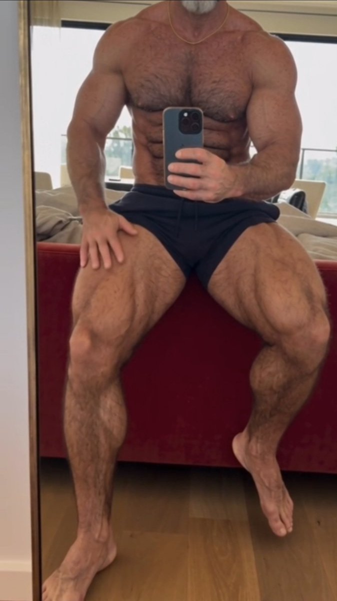 GerardGrayson78's tweet photo. Legs and thighs #gay #daddy #silverfox https://t.co/ymngEuSk72