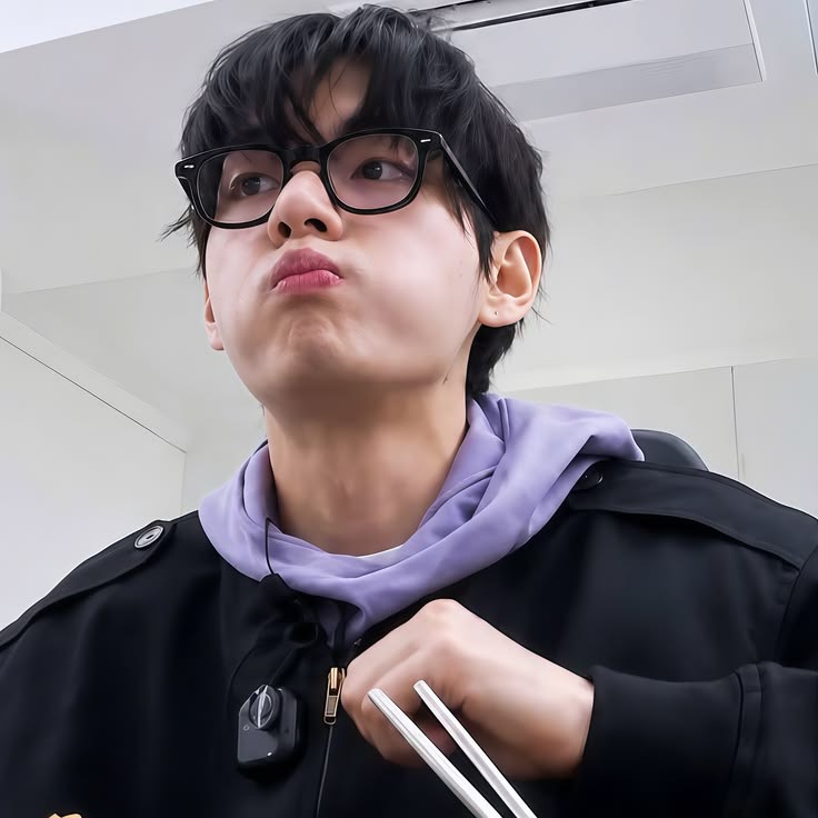 euphorikth's tweet photo. he’s just a walking smoochie face https://t.co/CmDFILpPp1