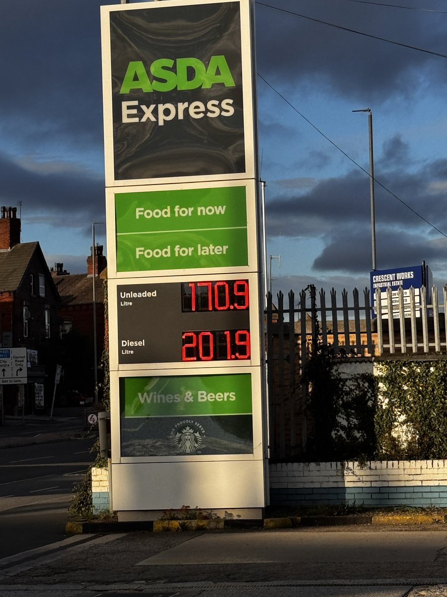 5477Y's tweet photo. The rich get richer, whilst the poor get poorer 

#government #petrol #deisel https://t.co/LyHz3fbANl