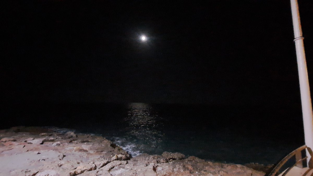 ClontarfTimes1's tweet photo. Going to be in #Andalucía for a while. Definitely #NotClontarf
Moon over #Nerja tonight... https://t.co/xq5gHihegz