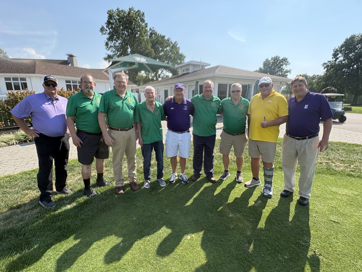 ElderHighSchool's tweet photo. The Knights of Columbus St. Patrick Council #1747 presented Coach Drew Lammers and the Elder Golf 

Team with a check in the amount of $500.00 in remembrance of the late Deacon Bill Brunsman, Elder Class of ’54.  

Bill’s son, Greg (pictured in a yellow shirt), joined with fellow members of the St. Patrick Council to present the check and speak to the team.

#Altiora