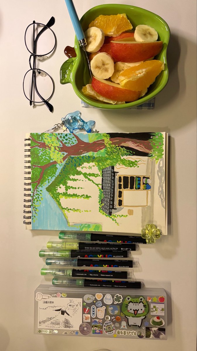 thegraylake's tweet photo. ending my day with coloring while eating a bowl of fruits https://t.co/pk1chDr30D