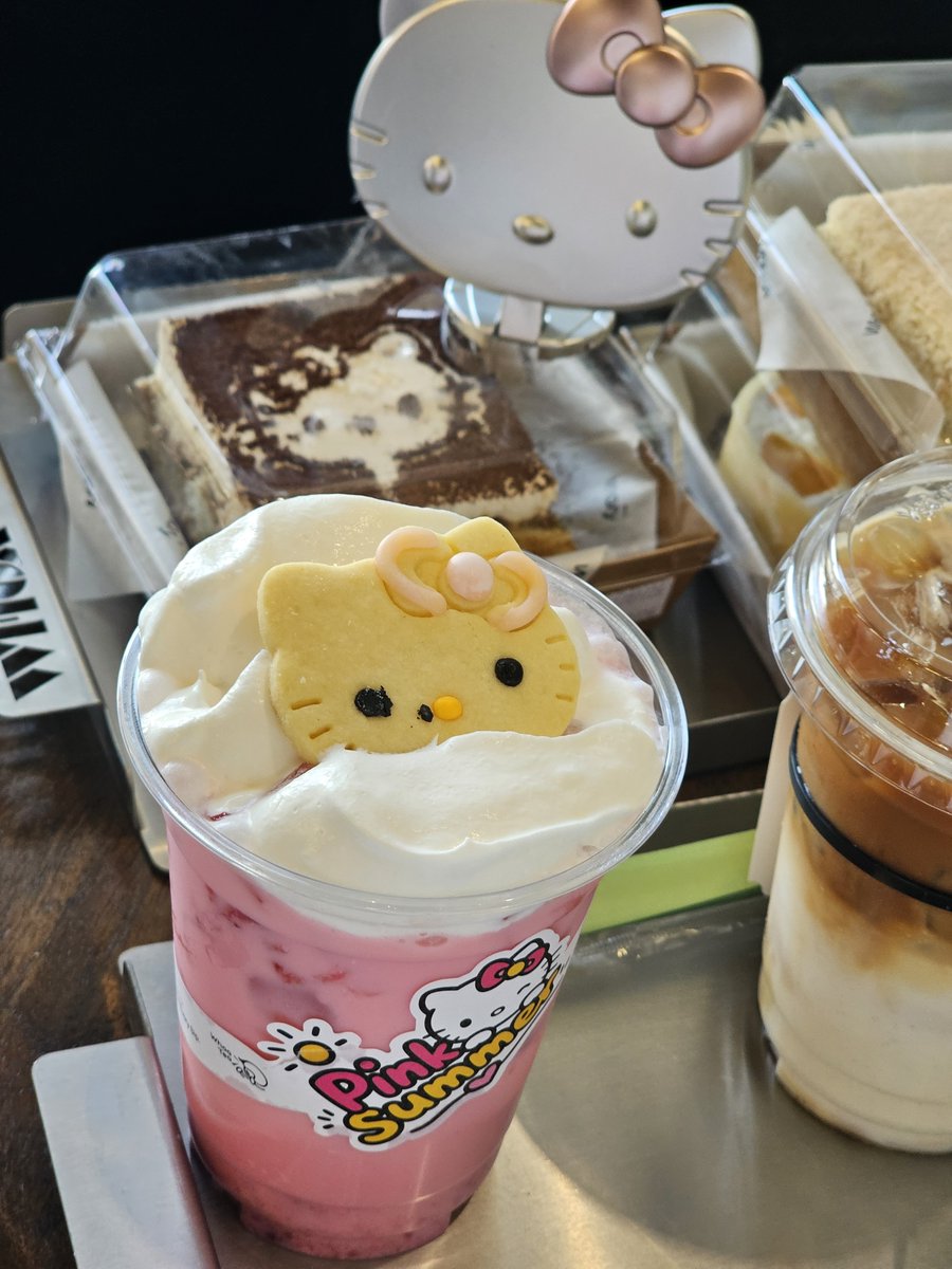 tjarb_z's tweet photo. WHOA TEA-واو تي (Yasmin)

الكوفي جميل و التصميم رائع👌
المشروبات الساخنة والباردة حلوة و الحلويات  عادية  
الاسعار مقابل الجودة و الكمية 💯
العاملين متعاونين ويقدمون افضل خدمة🌹

#الرياض
#كوفيهات

https://t.co/5mxFFBpy9R https://t.co/8zdSWJCnLH