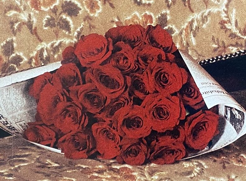 59_yamacha's tweet photo. 顔面国宝ドデカ広告のソファの上にある薔薇の数は目視だと25本。あなたの幸せを祈っています
チェストの上の1本を合わせたら26本。あなたが1番です
Hey! Say! JUMPの右上の薔薇のマークを合わせたら27本。お互いに愛し続ける https://t.co/ZG4m5ZOaSj