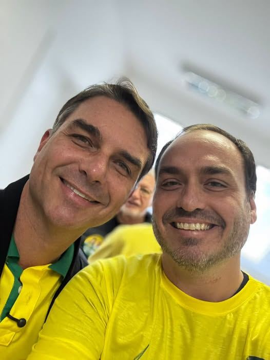 zfabrogmailcom's tweet photo. Inveja de SC que poderá votar em dois Bolsonaro.
2⃣2⃣ Flávio Bolsonaro Presidente.
2⃣2⃣2⃣ Carlos Bolsonaro Senador. https://t.co/RwVHwCfcDe