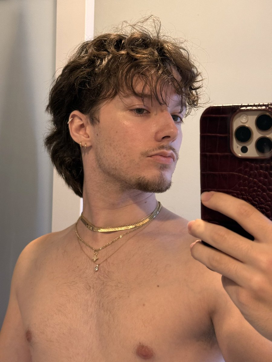fitzlikesboys's tweet photo. need haircut bad https://t.co/t9hwQIqniE