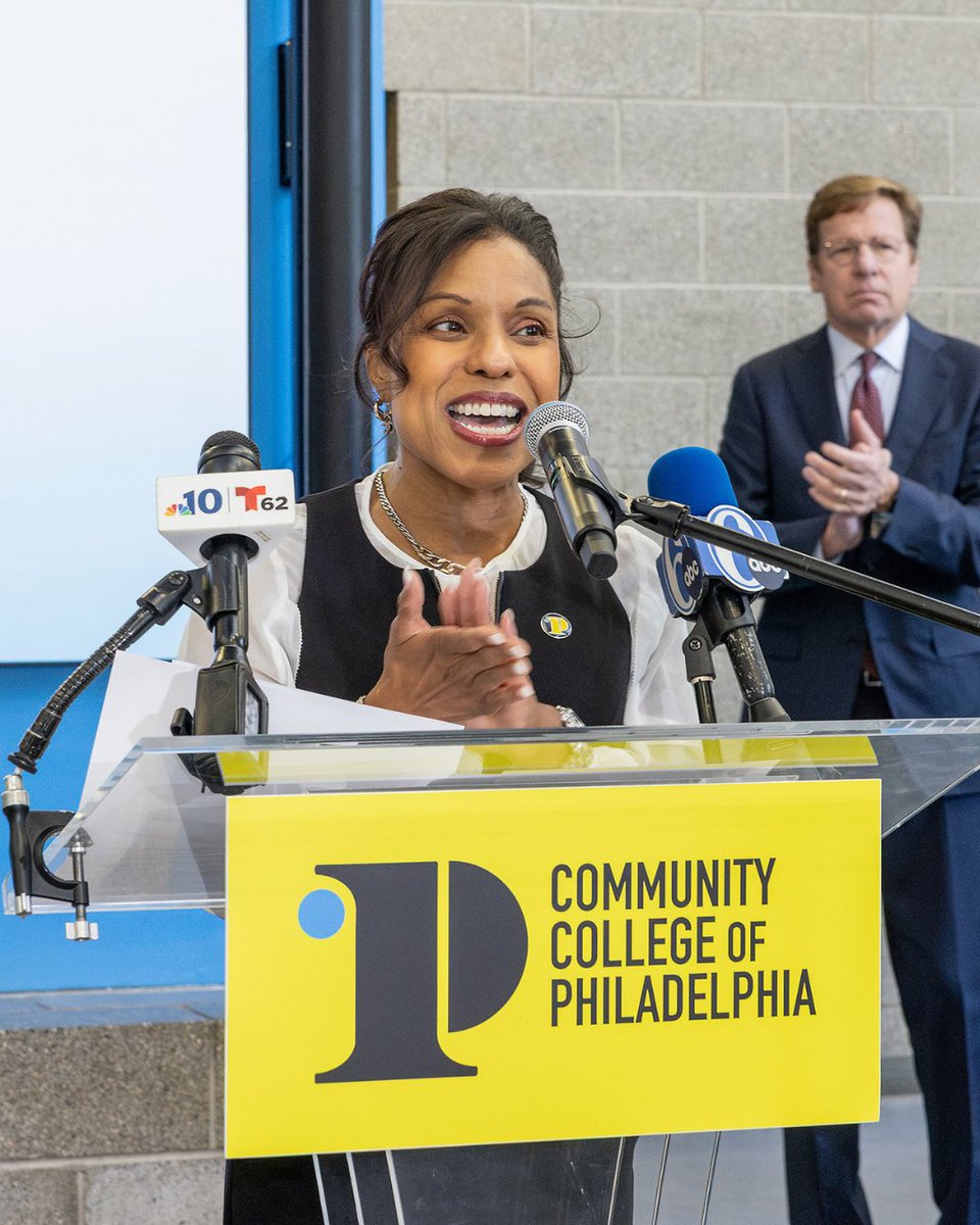 CCPedu's tweet photo. A new chapter in partnership and opportunity! 💛💙

Community College of Philadelphia and @JeffersonUniv officially announced a new and expanded partnership today, creating even more pathways for students to continue their education and prepare for their careers. ✨ https://t.co/YgbPzZvy46