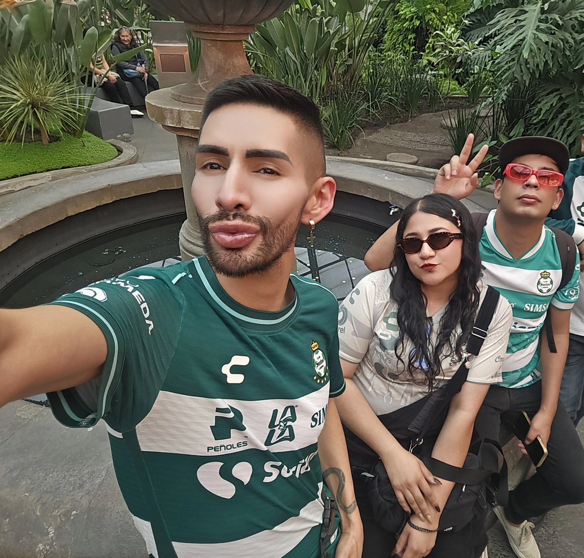 DramaQueenRemix's tweet photo. #Cosmovitral #Toluca con #Zelt y #Abraham 🇳🇬🖤 https://t.co/LRAqFQiUfZ
