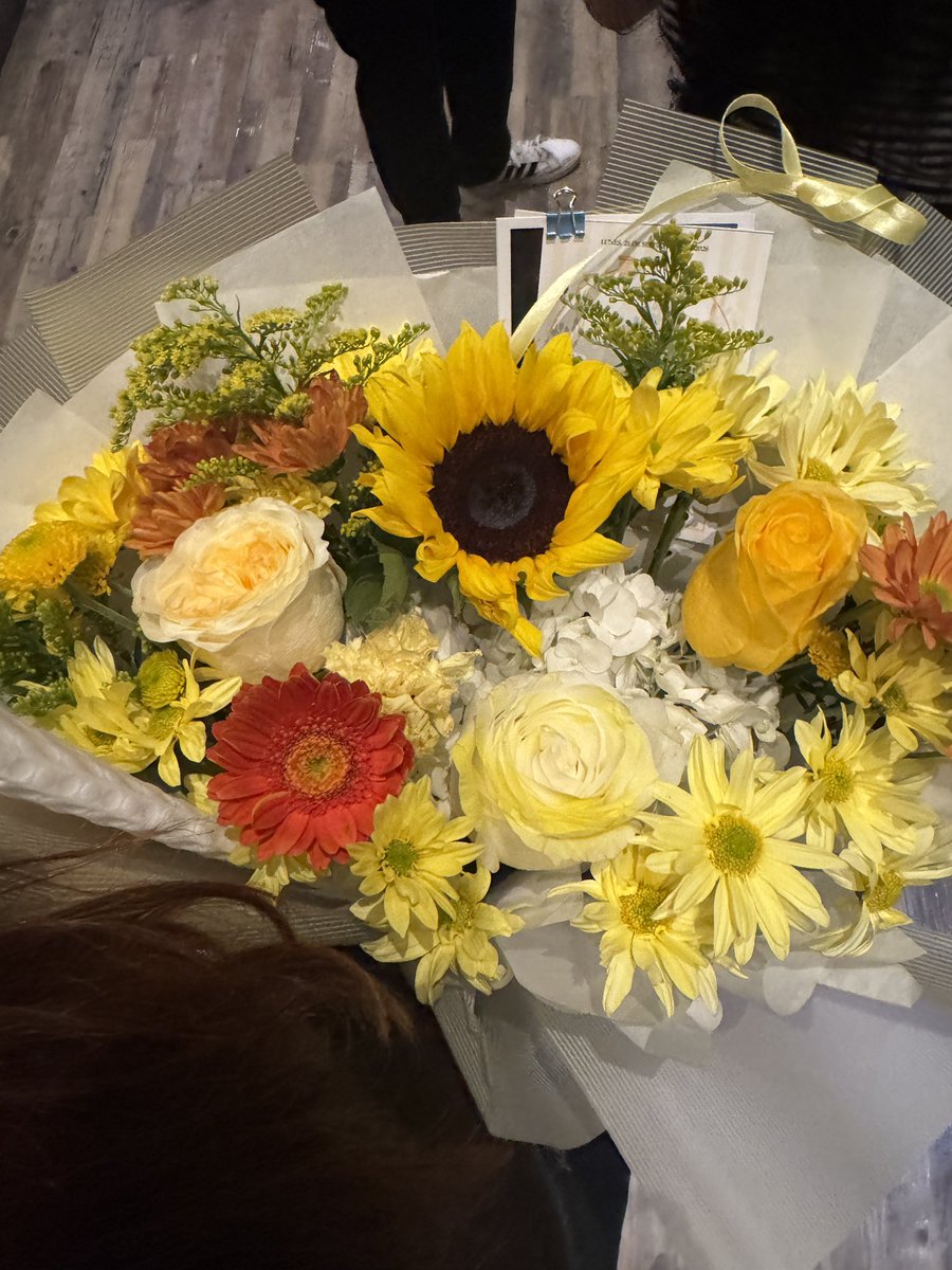 redwinesuperval's tweet photo. 💛💐 https://t.co/q8UK4I8DmJ