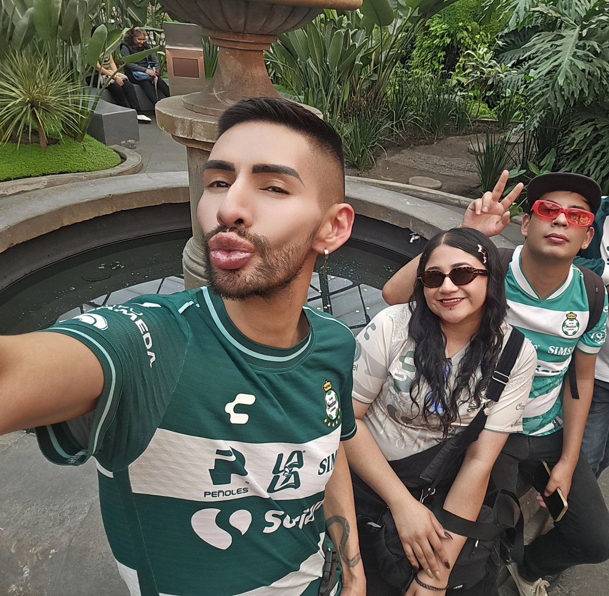 DramaQueenRemix's tweet photo. #Cosmovitral #Toluca con #Zelt y #Abraham 🇳🇬🖤 https://t.co/LRAqFQiUfZ